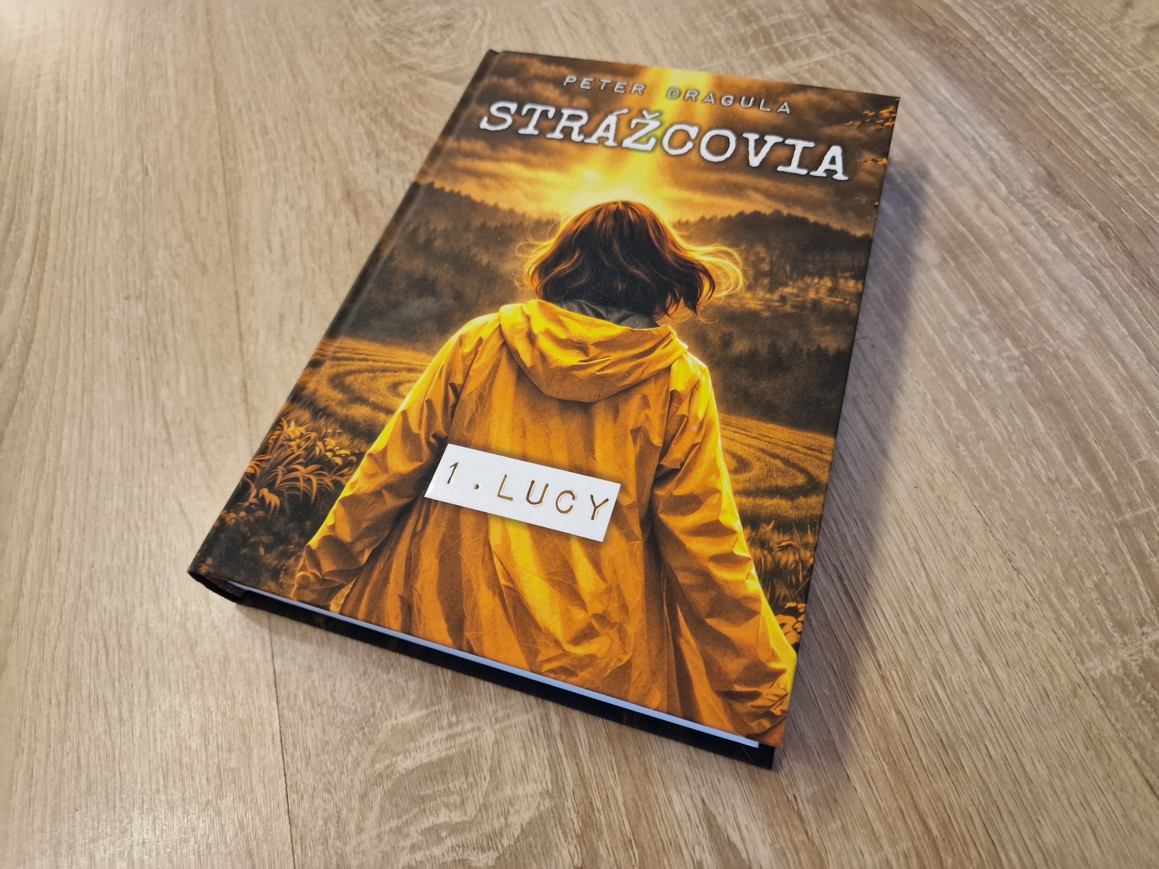 Strážcovia 1. Lucy je vytlačená